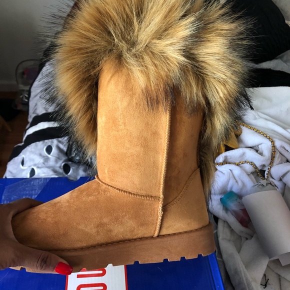 Run half size smaller - Picture 1 of 4